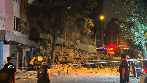 İstanbul'da 4 Katlı Bina Çöktü: Facianın Eşiğinden Dönüldü