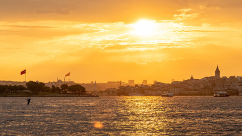 İstanbul’da Sıcak Hava Alarmı! Afrika ve Basra Sıcakları Geliyor, Termometreler 36 Dereceyi Görecek