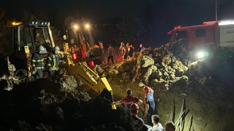 Bartın'da Dehşet Gecesi! Baba ve Oğul Saatlerce Toprak Altında Kaldı