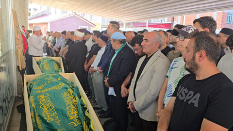Rize'de Kahreden Veda: Denizde Boğulan Ağabey ve Kardeşi Son Yolculuklarına Uğurlandı
