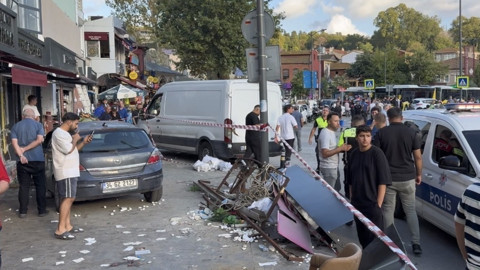 Beykoz'da Büyük Panik: Kontrolden Çıkan Otomobil Kalabalığın Arasına Daldı