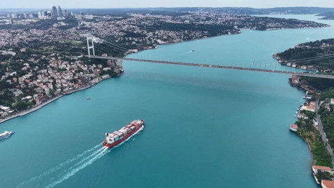 İHA Saldırısında Hasar Gören Gemi İstanbul Boğazı’nda! Trafik Geçici Olarak Durduruldu