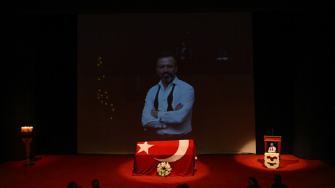 Serhat Kılıç’ın Anma Töreninde Yürek Yakan Anlar! Sevgilisi Gözyaşlarına Boğuldu