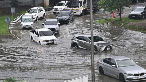 Sel Tayland'ın Başkenti Bangkok'u Vurdu! Binler Tahliye, Okullar Tatil İlan Edildi