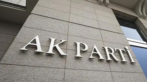 AK Parti'ye 9 Belediye Başkanı Katılacak İddiası: İl Başkanları Toplantısı'nda Rozetleri Takılacak