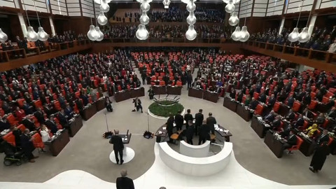 TBMM’de Tepki Çeken Anlar: YENİ Parti Cumhurbaşkanı Erdoğan Kürsüye Çıkınca Salonu Terk Etti