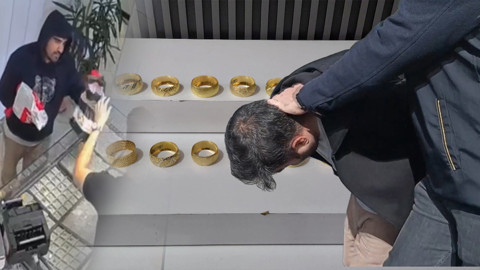Bayrampaşa’da Şemsiyeye Tabanca Süsü Verdi, Kuyumcu Soydu; Bilezikler İmitasyon Çıktı