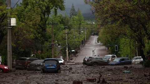 Şili’de Sel Dehşeti! Mapocho Nehri Taştı, Ev ve İş Yerlerini Su Bastı, 6 Kişi Yaralandı
