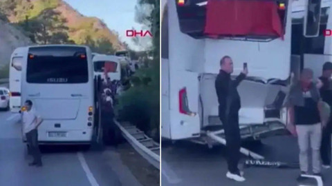 Antalya’da Zincirleme Kaza: Tur Midibüsü İle İki Otobüs Çarpıştı, 10 Yaralı