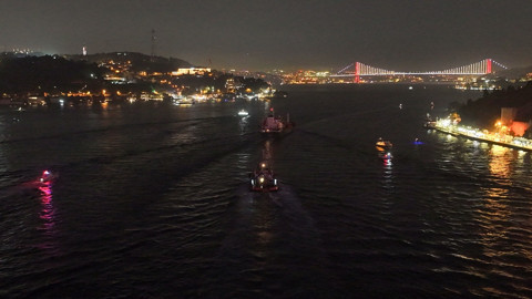 İstanbul Boğazı'nda Korku Dolu Anlar! Trafik Askıya Alındı