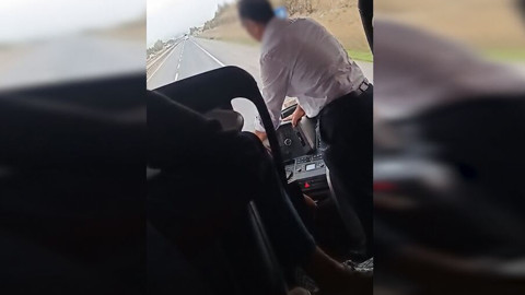 Seyir Halinde Şoför Değişimi Skandalı! Yolcu Otobüsünde Can Kumarı Kamerada