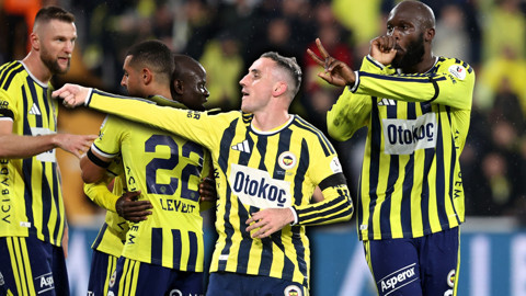 Kanarya, Derbi Öncesi Evinde Şov Yaptı: Kerem Fişi Çekti