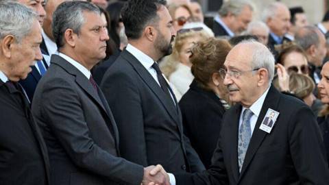 İki Lider Arasında Soğuk Rüzgarlar! Özel ve Kılıçdaroğlu Bir Kez Daha Cenazede Yan Yanalar: Tokalaşma Anı Dikkatlerden Kaçmadı