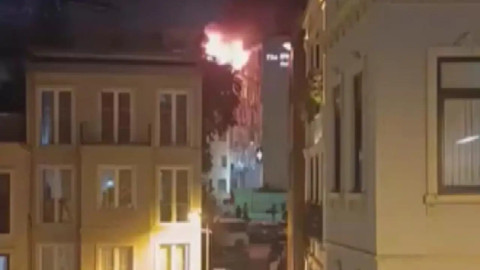 Beyoğlu'nda 6 Katlı Apartmanda Korkutan Yangın