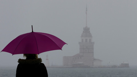 Kış Adım Adım İstanbul'a Geliyor! AKOM Yağmur ve Soğuk Hava için Tarih Vererek Uyardı
