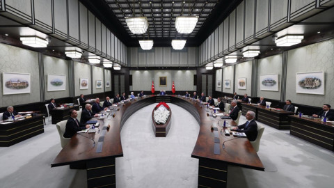 Kabine Toplanıyor: Cumhurbaşkanı Erdoğan’ın Masasında Fon Soruşturması ve Terörsüz Türkiye Süreci Var