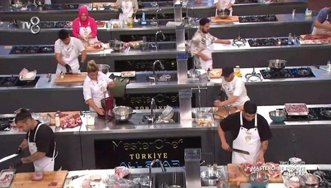 MasterChef'te Mehmet Şef tadım yaptıktan sonra fenalaştı