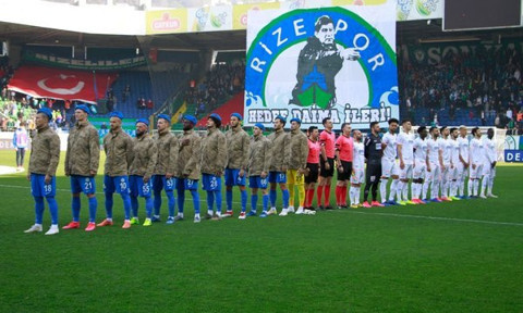 Çaykur Rizespor, Alanyaspor maçı öncesi sahaya kamuflajla çıktı