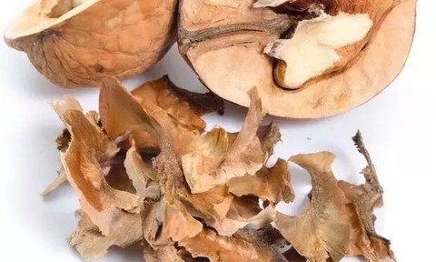 Meğer cevizin içindeki zarı kaynatıp içmek o hastalıkları önlüyormuş: Ceviz zarı suyunun faydaları nelerdir?