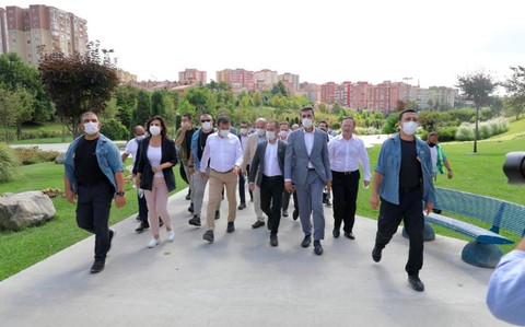 Ekrem İmamoğlu, Başakşehir Sular Vadisi’nde incelemelerde bulundu
