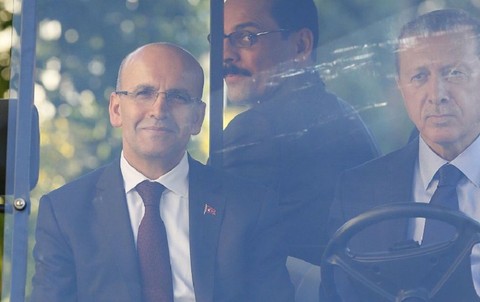 Mehmet Şimşek yeniden ekonominin başında: Önceki döneminde hangi polemikler yaşanmıştı, şimdi neler bekleniyor?
