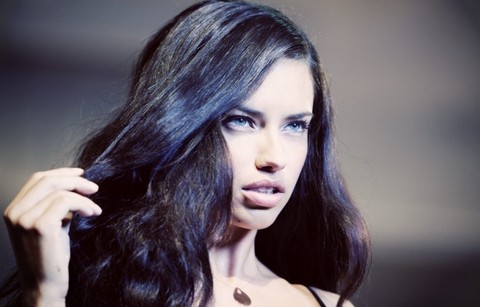Adriana Lima yokuş yaptı