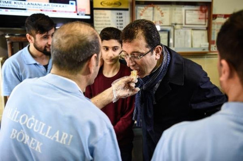 Ekrem İmamoğlu, Başakşehir'de esnafı ziyaret etti