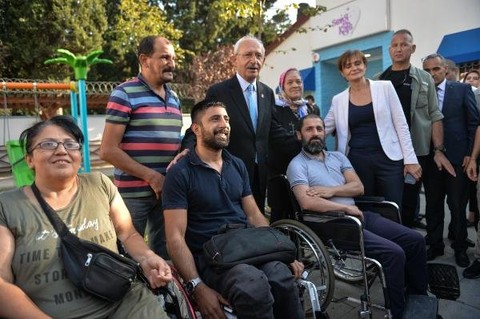 Kılıçdaroğlu ve İmamoğlu, Üreten Engelliler Merkezi'ni ziyaret etti