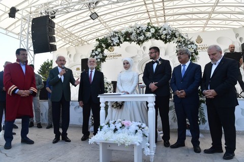 Kemal Kılıçdaroğlu ve Temel Karamollaoğlu, Bekaroğlu’nun kızının nikah törenine katıldı