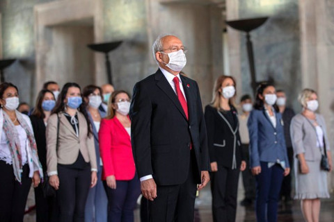 Kılıçdaroğlu ve CHP PM üyeleri Anıtkabir'i ziyaret etti