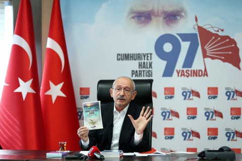Kılıçdaroğlu, üniversite mezunu genç işsizlerle buluştu