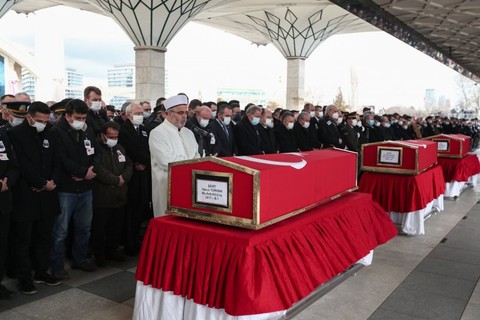 Kılıçdaroğlu Şehit Yüzbaşı Ertuğ Güler ve Astsubay Kıdemli Çavuş Harun Turhan'ın cenazesine katıldı