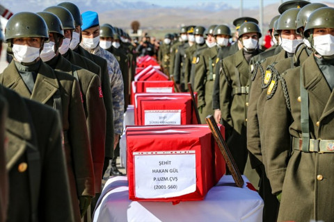 Bitlis'te helikopter kazasında şehit olan 11 asker için Elazığ'da uğurlama töreni düzenlendi
