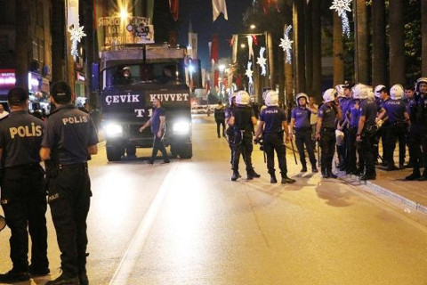 Denizli'de şampiyon iki takımın taraftarları arasında kavga!
