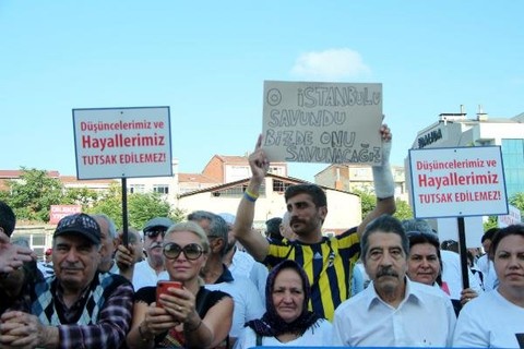 Canan Kaftancıoğlu'na adliye önünde destek