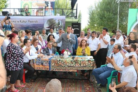 Ekrem İmamoğlu, Sandıklı'da Sarı Selcik Dede'yi anma programına katıldı