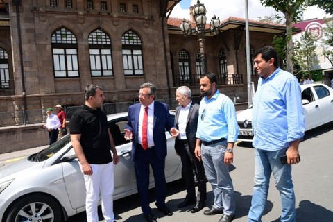 İnce'nin ekibinden 1. Meclis önünde 'ZAFER' hazırlığı