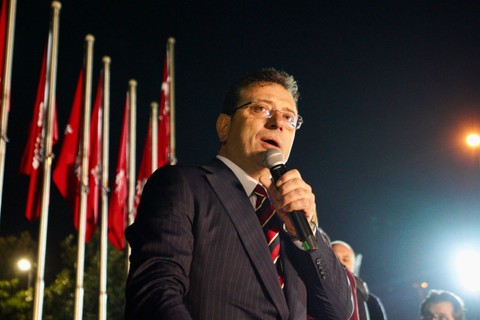 Muhaliflerden yandaşlara: Köşe yazarları, İmamoğlu'na verilen hapis cezası ve siyaset yasağı için ne dedi?