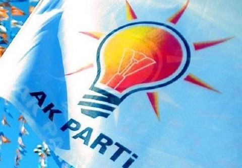 Düşen oylarla kazanmayı 'başarı' sayan AKP'li isme ünlü anketçiden tokat gibi yanıt
