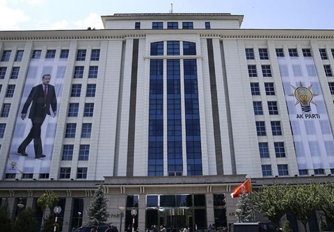 AKP'den 'yeni Anayasa' açıklaması: 'Baktık ki olmuyor, milletimize gideceğiz'