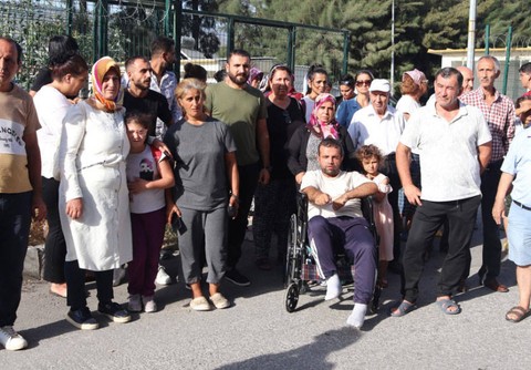 Depremzedelere zulüm bitmiyor: 'Bizi sokağa atıyorlar'