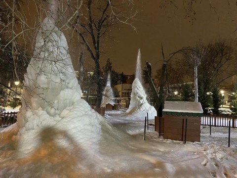 Kuğulu Park'taki fıskiyeler dondu, ortaya ilginç görüntüler çıktı