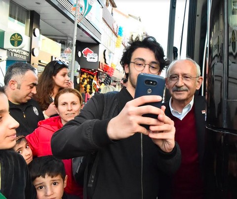 Kılıçdaroğlu, Çekmeköy'de vatandaşla buluştu