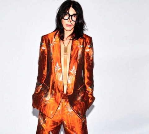 Hande Yener 20. senesini iç çamaşırsız pozuyla kutladı
