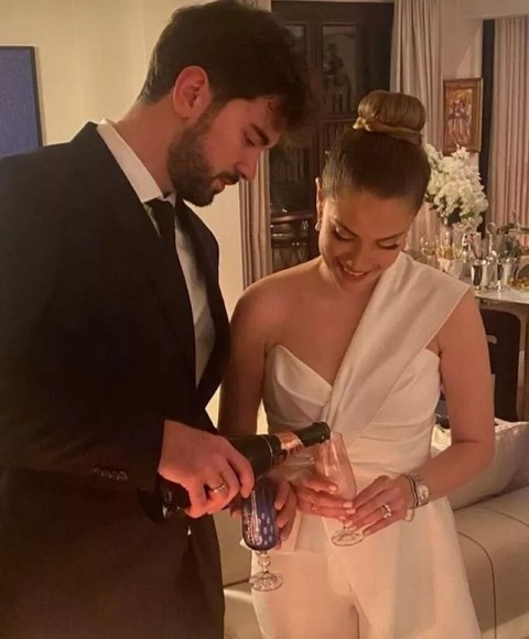 Eda Ece ve Buğrahan Tuncer nişanlandı