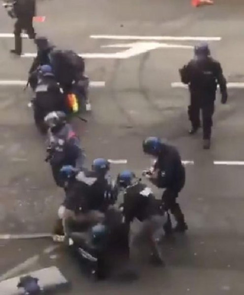Sarı Yelekliler eyleminde polisin müdahalesi sert oldu