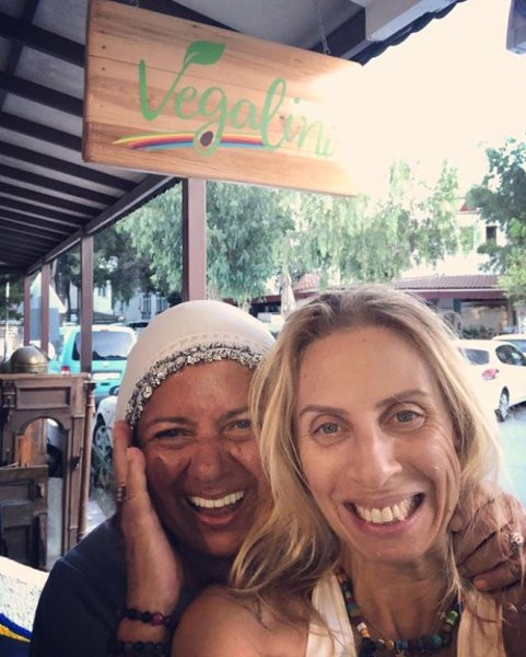 'İbo ile Güllüşah' filminin Oya'sı, bakın kimin annesi çıktı - Resim: 7