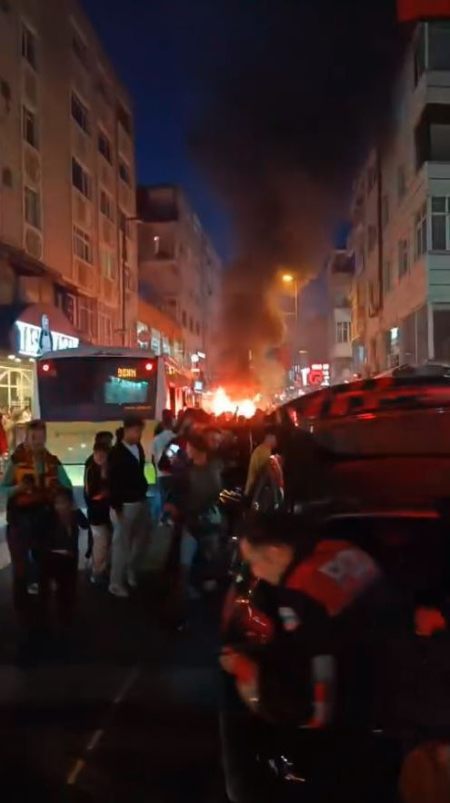 İstanbul'da Şampiyonluk Kutlamasında Yangın Faciası! Bir Anda Alevler İçinde Kaldı - Resim : 1