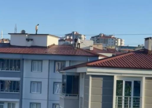 Samsun'da Şafak Vakti Gizemli Olay! Gökyüzünden Evlerin Arasına Düştü, Mahalleli Sokağa Döküldü - Resim : 4