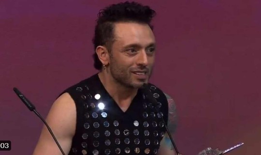 'Antidepresan' ile ödül alan Mabel Matiz'den 'Onur Ayı' kutlaması